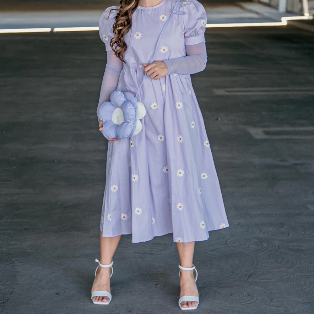 Lavender Daisy Puff-Sleeve Midi Dress with Gathered Waist - Picture 2 of 5